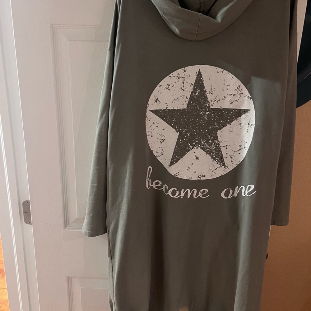 Green Hooded Sweatshirt with Star Graphic